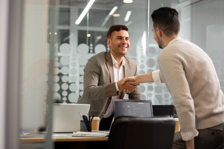 Como transformar clientes em embaixadores da marca no atendimento